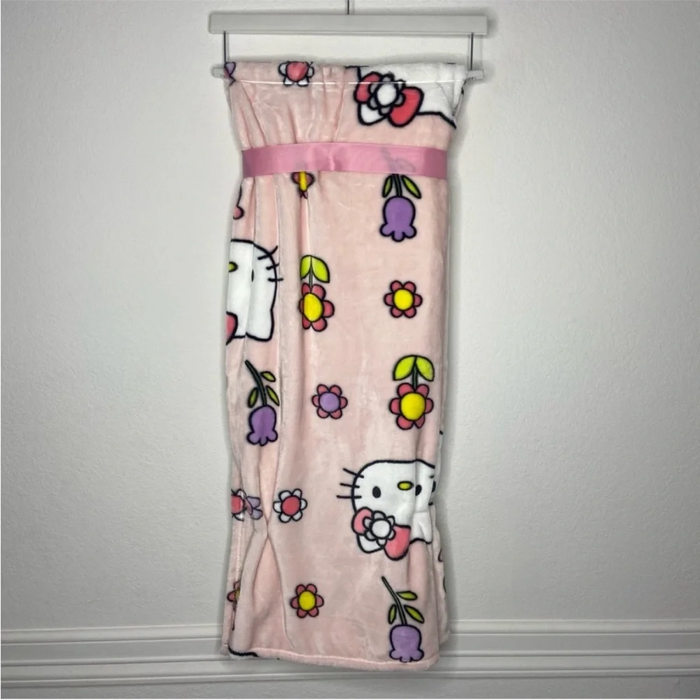 Hello Kitty Floral Blanket NWT - Picture 3 of 5